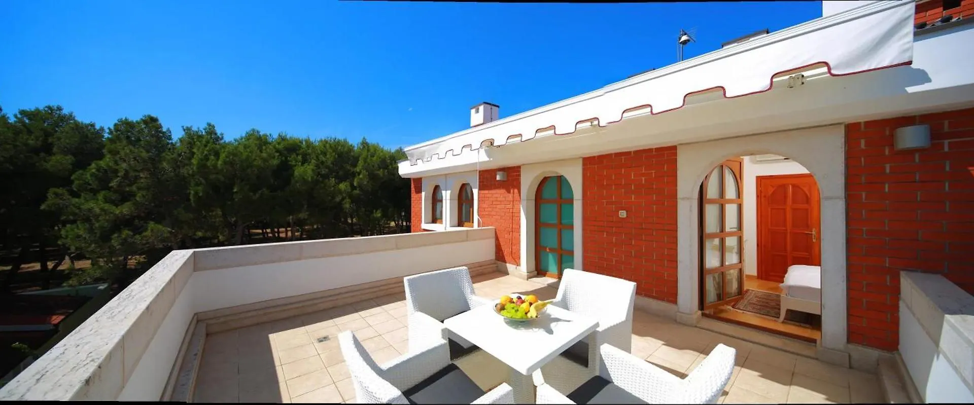Villa With Jacuzzi On The Pula Riviera