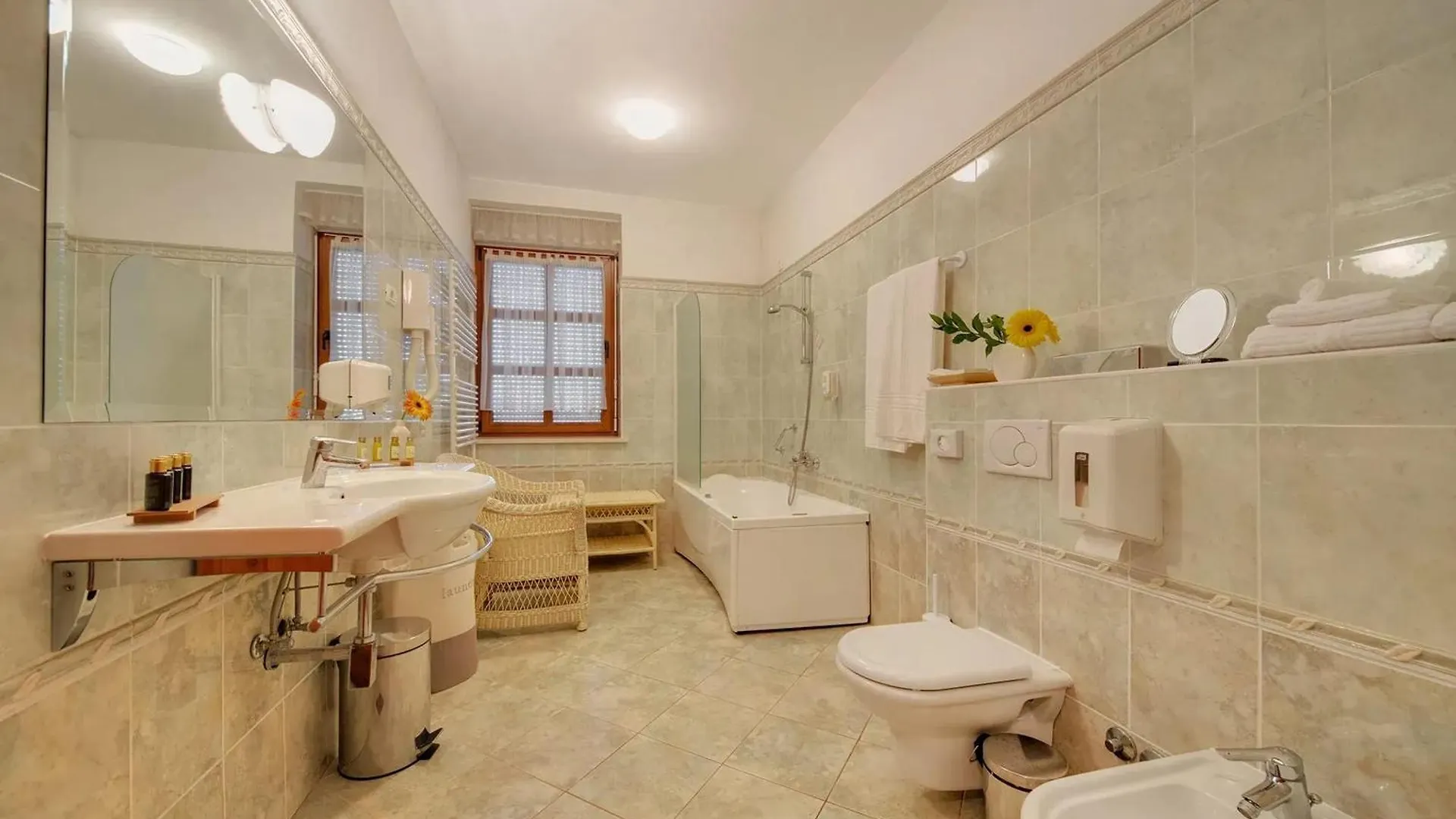 Villa With Jacuzzi On The Pula Riviera