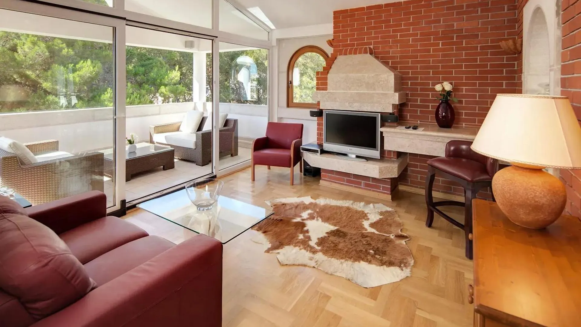 Villa With Jacuzzi On The Pula Riviera