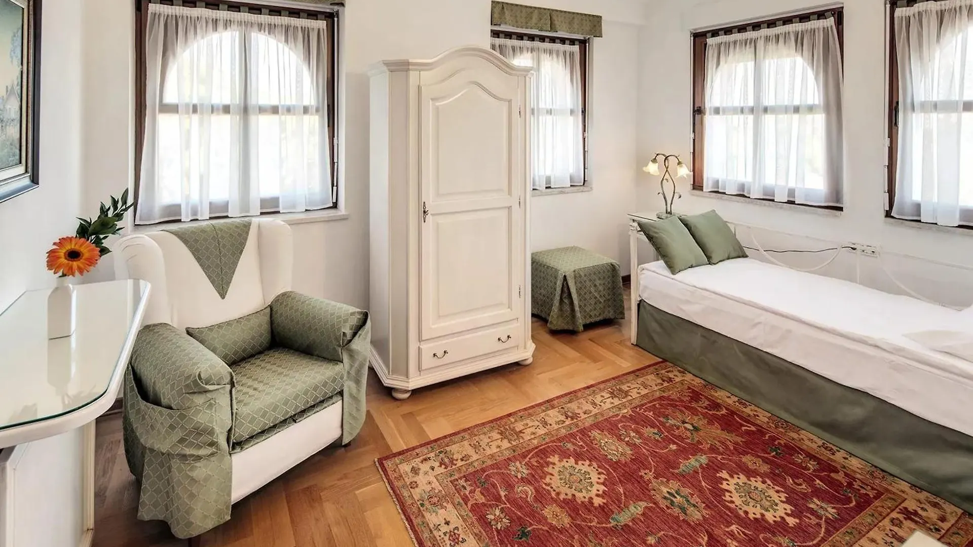 Villa With Jacuzzi On The Pula Riviera