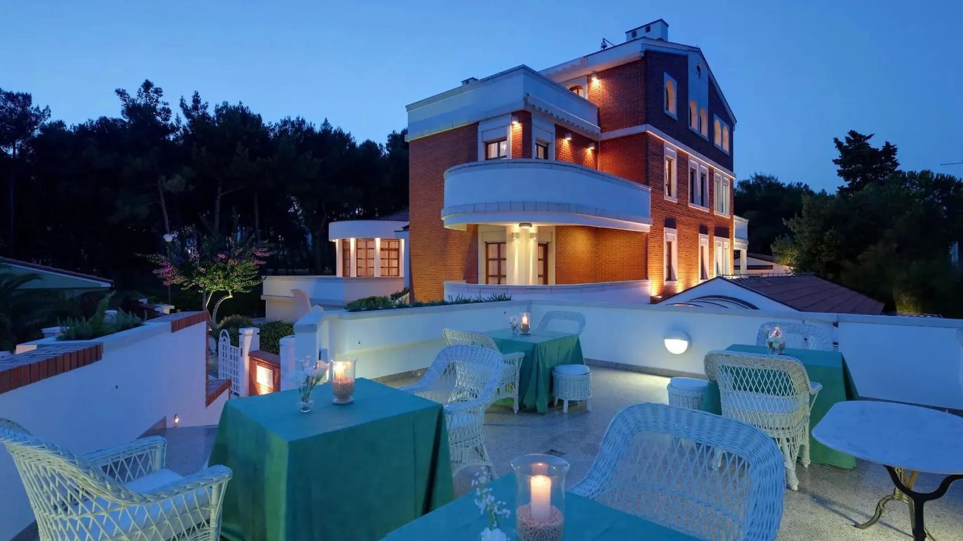 Villa With Jacuzzi On The Pula Riviera Croatia