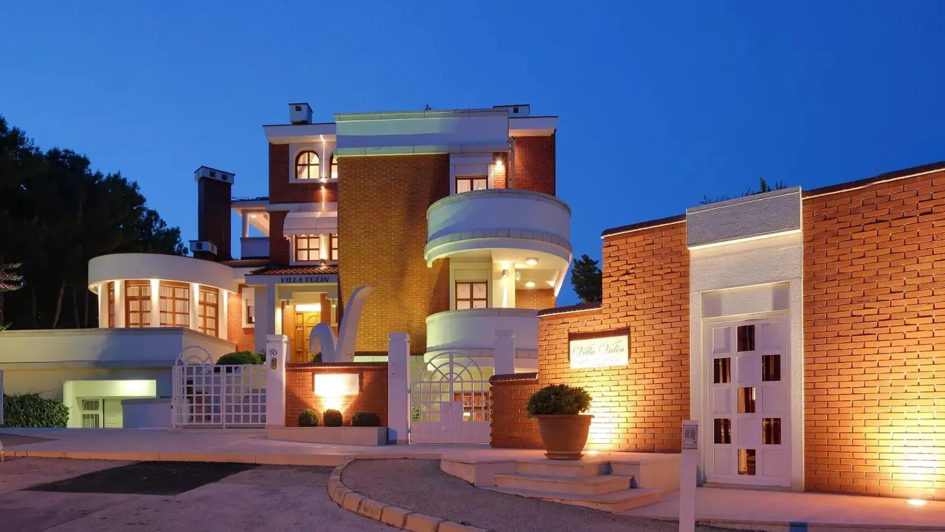 Villa With Jacuzzi On The Pula Riviera 0*,