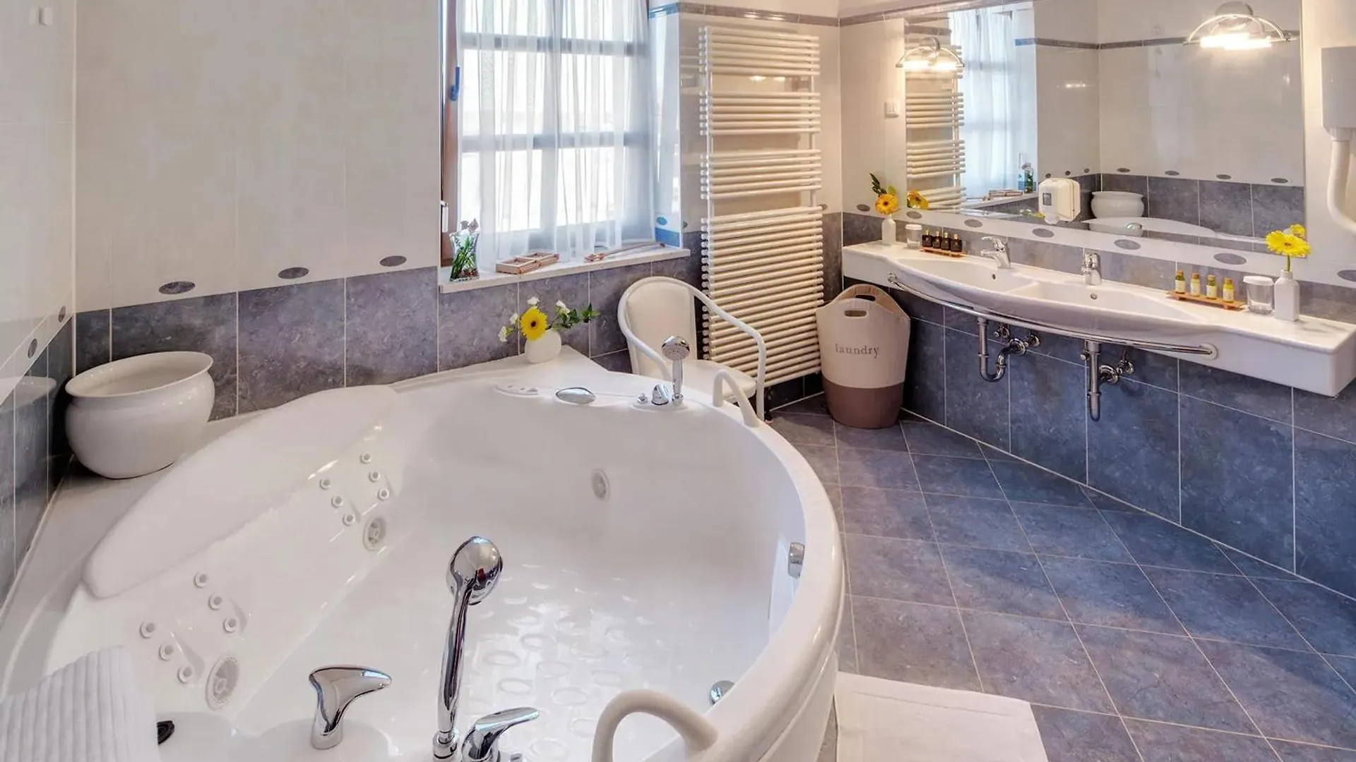 Villa With Jacuzzi On The Pula Riviera 0*,
