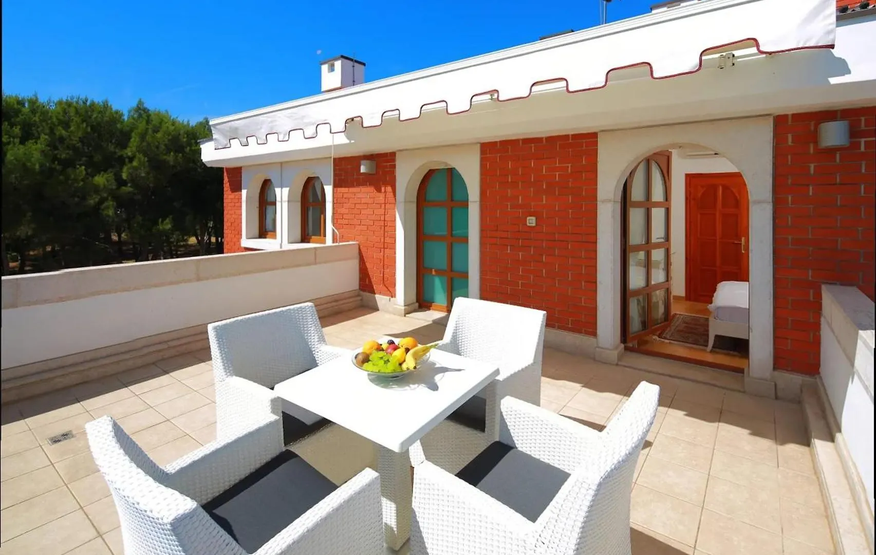 Villa With Jacuzzi On The Pula Riviera